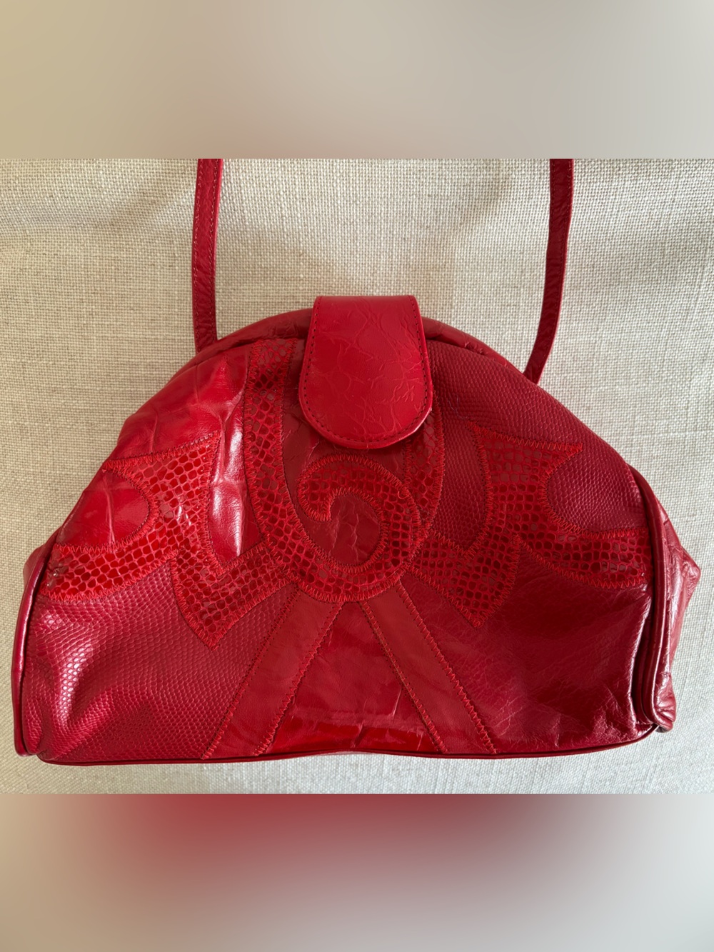 Vintage Leather Sax Fifth Avenue Elegant Shoulder Bag with Textured Panel